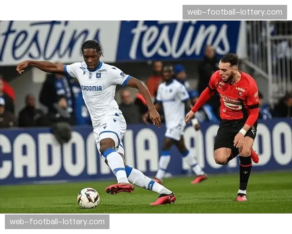 “一分就像胜利”：跟随保级队埃尔切，记录他们为每一分而战的防守训练日常。