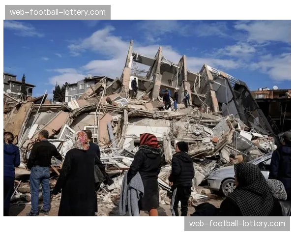 新西兰主场遭遇地震惊魂，比赛中断15分钟后恢复